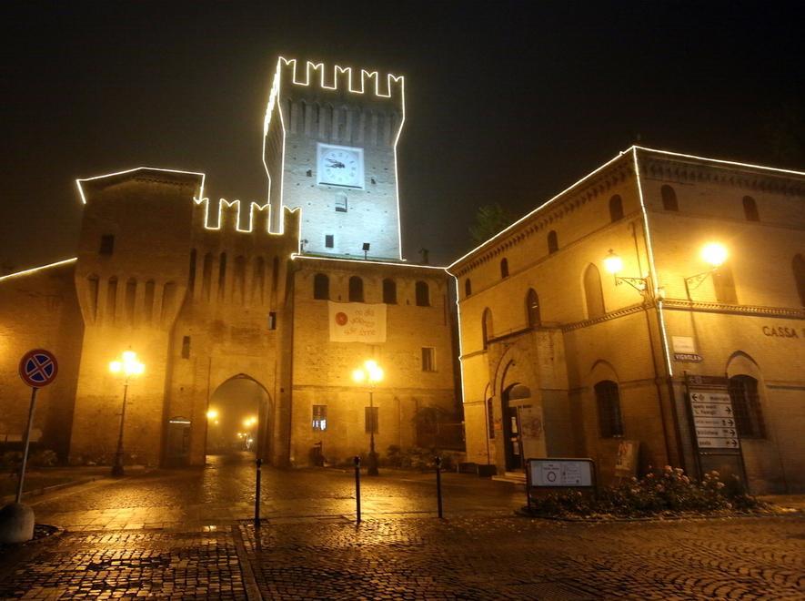 Rubano in gioielleria, scoperta la coppia 