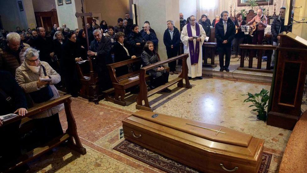 Commosso addio a padre Anceschi
