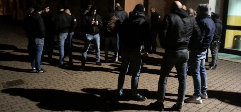 Estremisti di destra applaudono Negri 