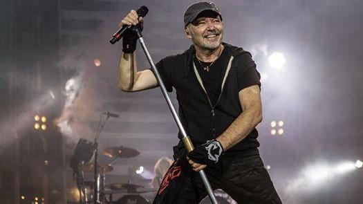 Buon compleanno Kom: Vasco Rossi fa 64, sommerso di auguri sul web e lui ringrazia