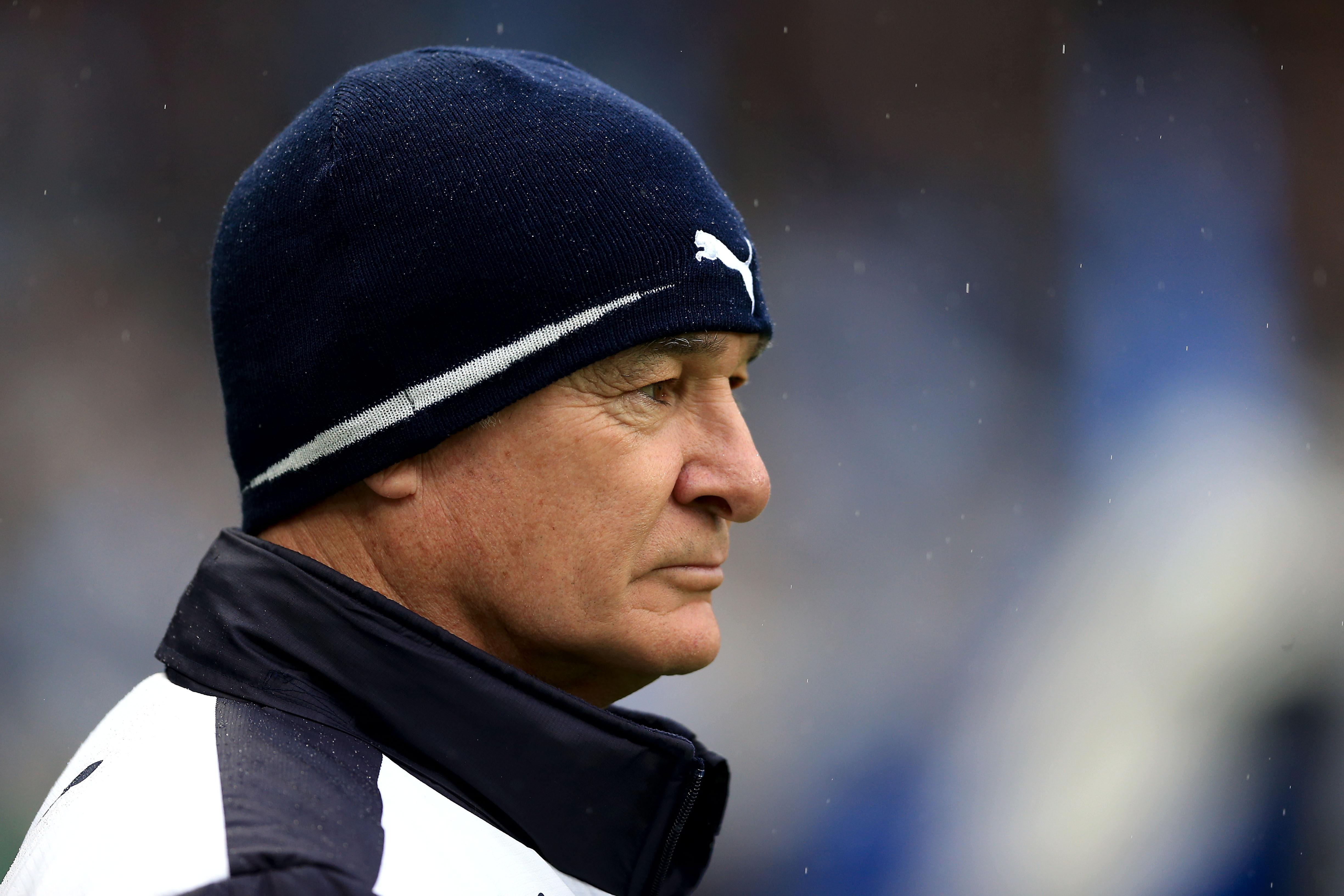 Claudio Ranieri a bordo campo durante la partita vinta dal Leicester a Menchester