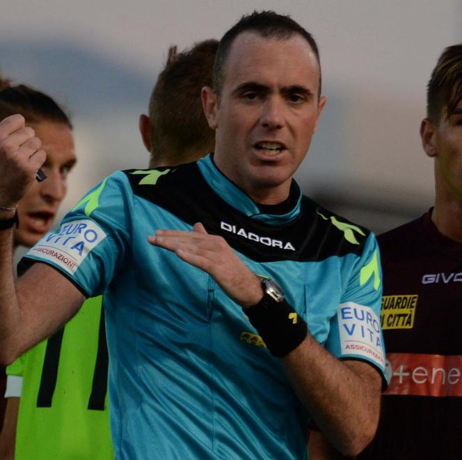 Arbitra il signor Fabio Piscopo di Imperia, il terrore dei rigoristi