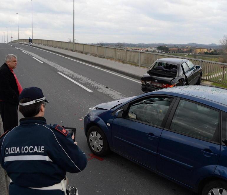 Tre feriti in uno scontro spettacolare