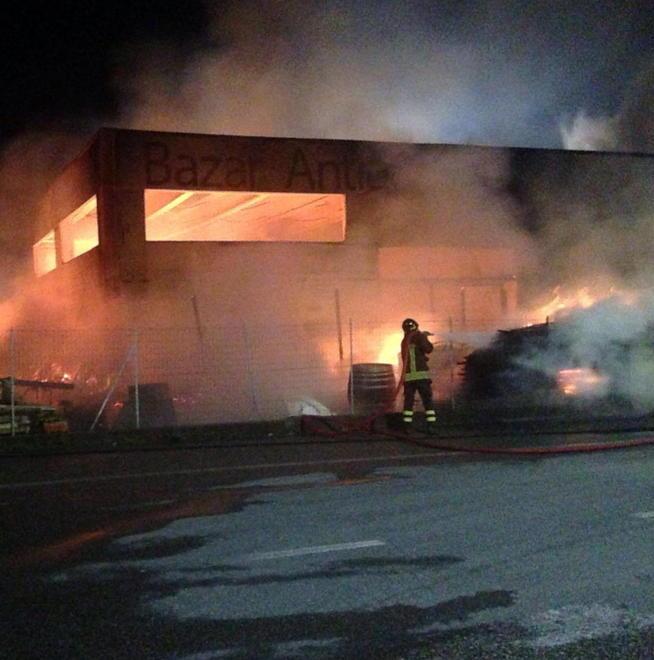 «Prima un’esplosione e poi lingue di fuoco alte venti metri» 