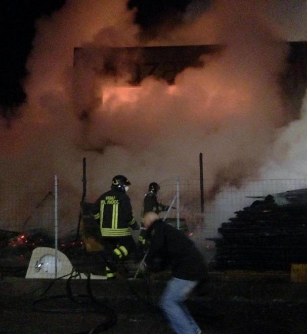 «Prima un’esplosione e poi lingue di fuoco alte venti metri» 