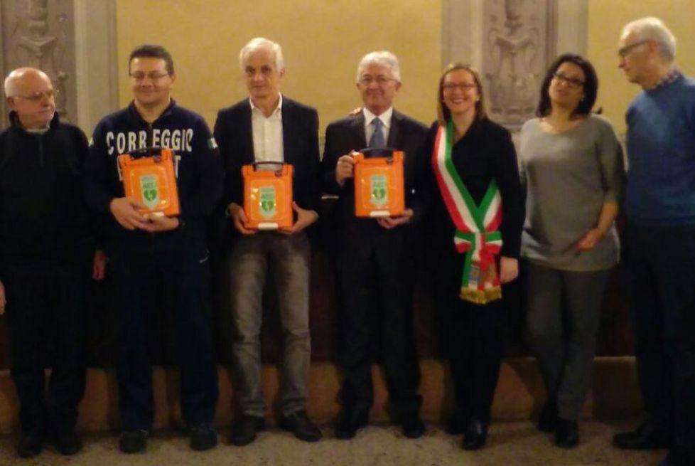 Tre defibrillatori in dono alle società sportive locali