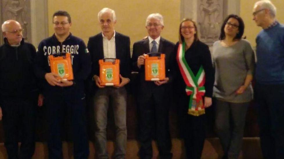 Tre defibrillatori in dono alle società sportive locali