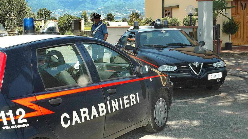 Marito e moglie s’improvvisano ladri d’antiquariato 