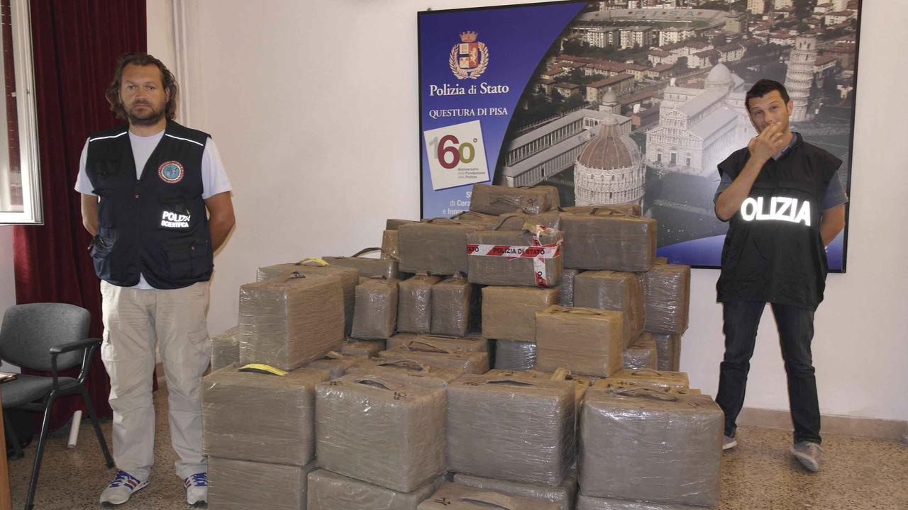 La droga sequestrata dalla polizia (Foto Muzzi)