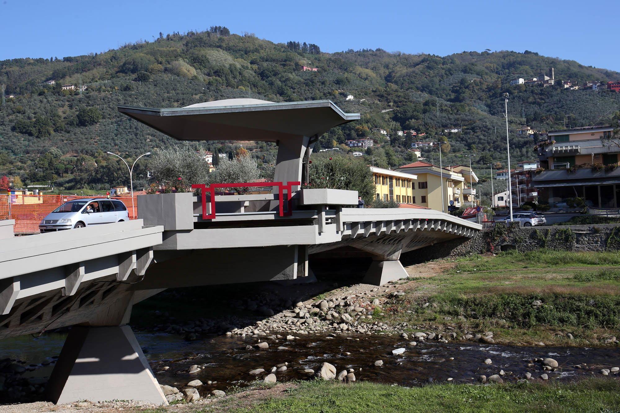 Un'immagine del Ponte Europa a Pescia (Foto Nucci)