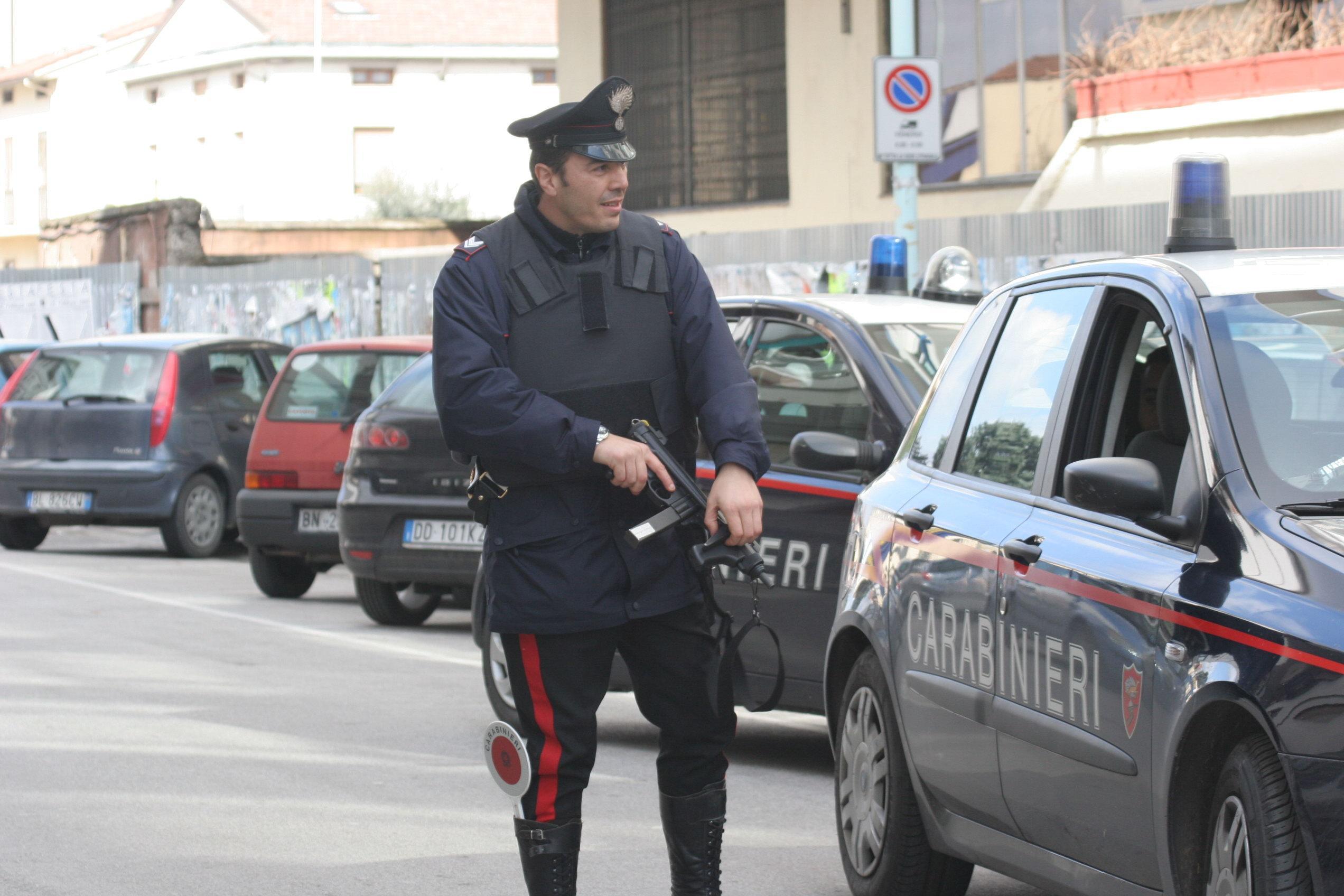 Una pattuglia di carabinieri (foto d'archivio)