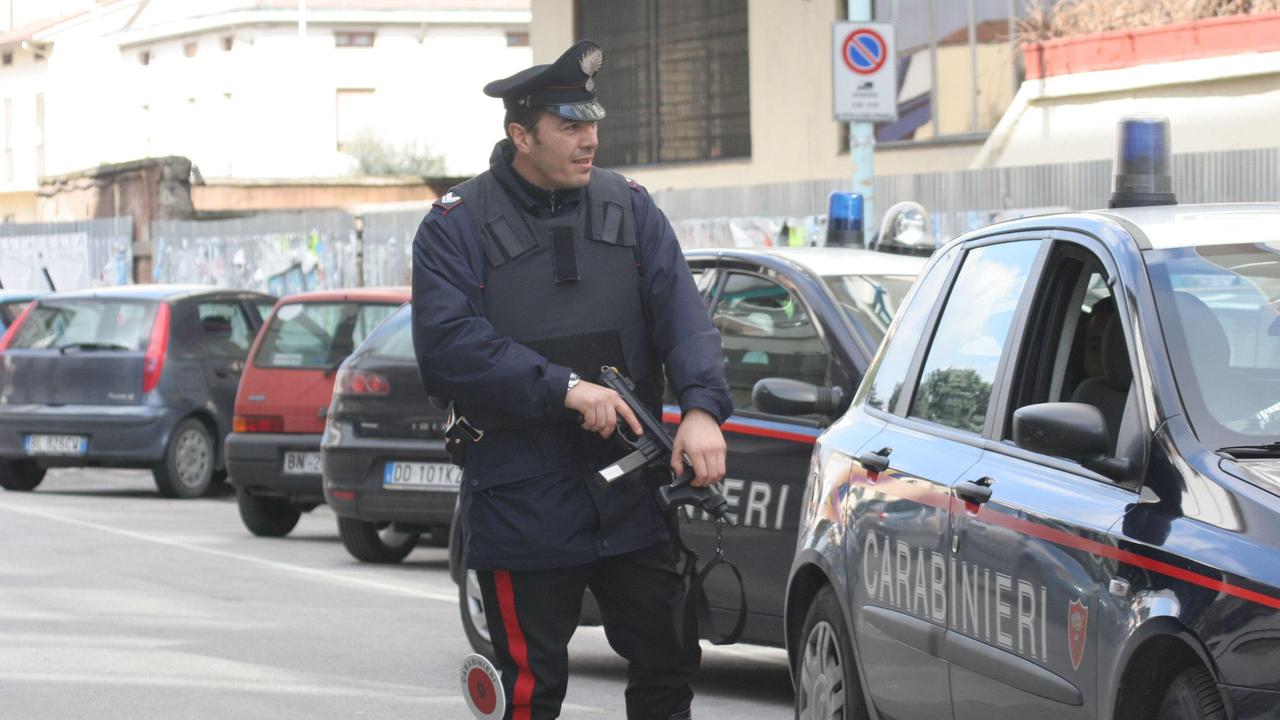 Una pattuglia di carabinieri (foto d'archivio)