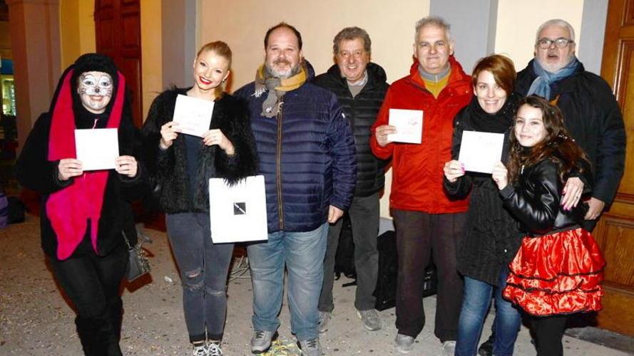 Coriandoli e musica per l’ultima sfilata in corso Matteotti