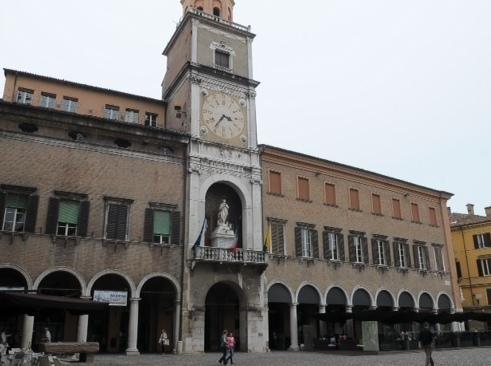 Via a verifiche sugli appalti e rotazione del personale