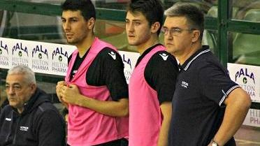 Kaos, tre amichevoli prima della ripresa