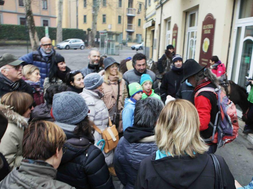 Successo per la “camminata” in compagnia degli asinelli