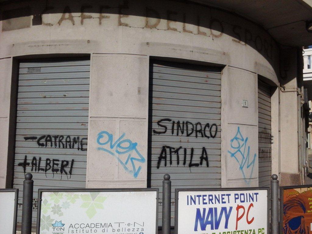 Carbonia, scritte sui muri contro Giuseppe Casti: "Sindaco Attila"
