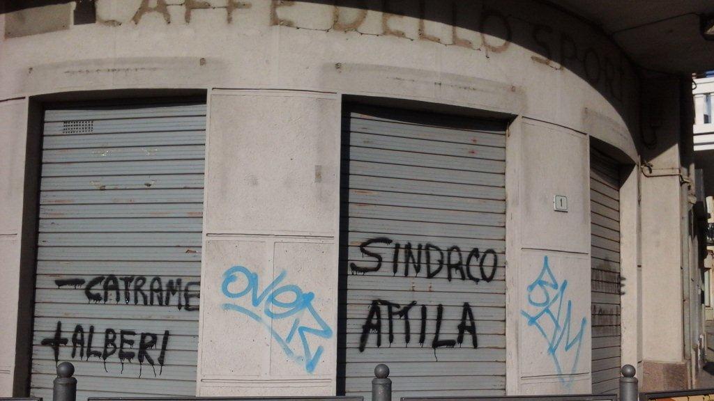 Carbonia, scritte sui muri contro Giuseppe Casti: "Sindaco Attila"