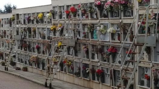 Cimitero di Sassari, i soldi non arrivano: tumulazioni ancora bloccate 