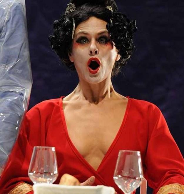 “Tutto in una notte”: una tresca amorosa che deve rimanere nascosta 