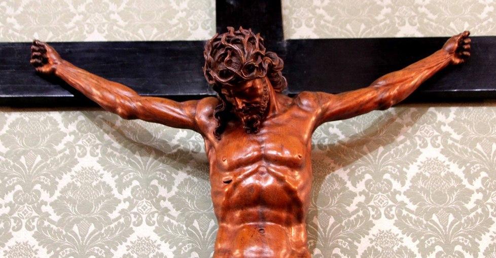 Restaurato l’antico crocifisso ligneo 
