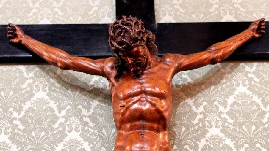 Restaurato l’antico crocifisso ligneo
