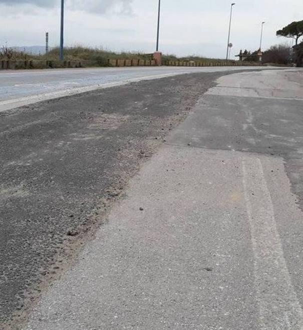 Lavori ai sottoservizi e buche Polemica sul viale Italia