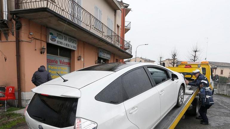 Attraversa con le cuffiette: investito