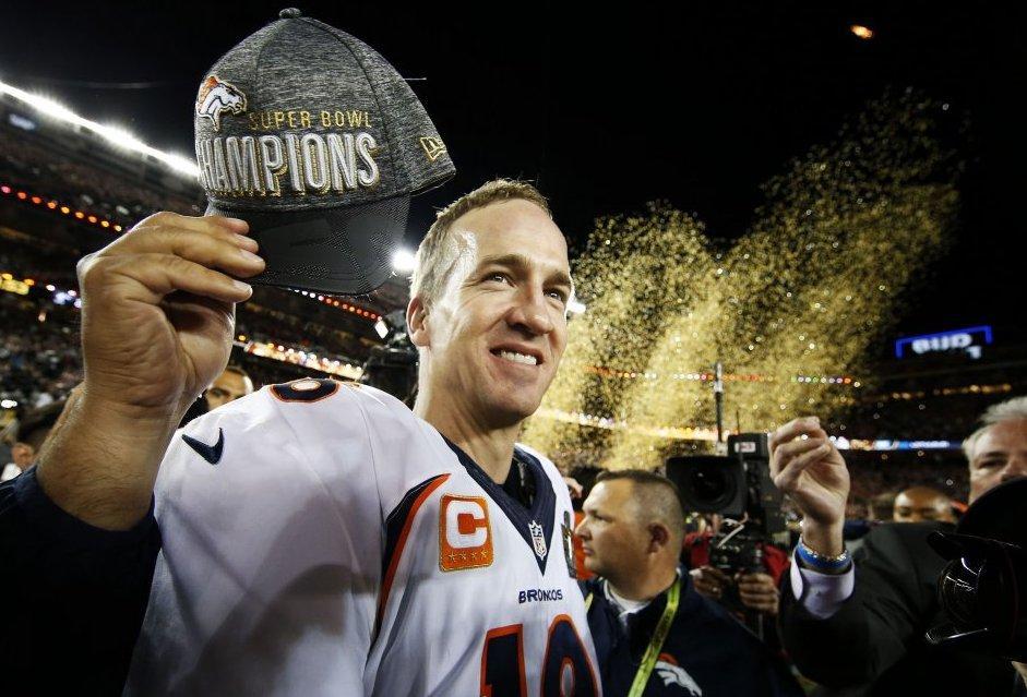 Denver Broncos show Super Bowl numero 50 colorato d’arancione