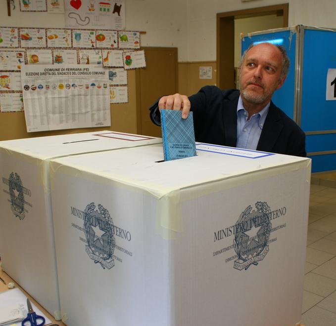 Pompieri, non intervenite sul partito