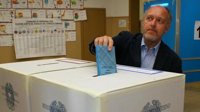 Pompieri, non intervenite sul partito