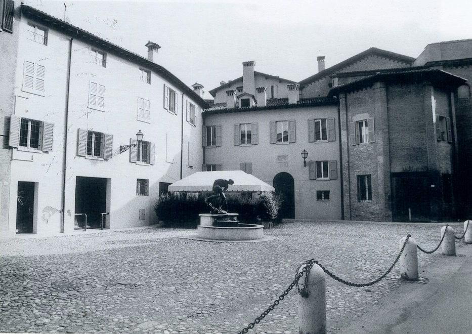Sulla destra l'abside della vecchia chiesa di San Giacomo