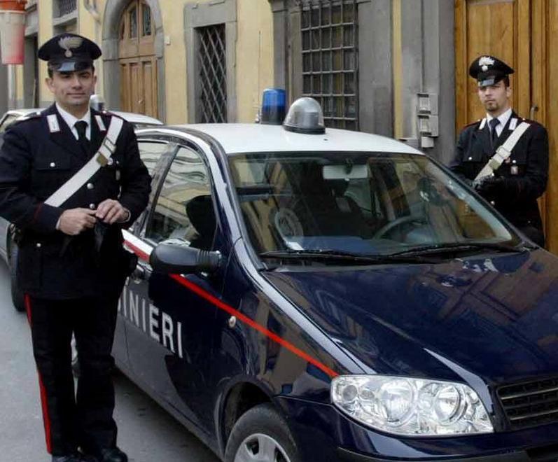 Operaio sorpreso con un etto di droga e coltello: arrestato