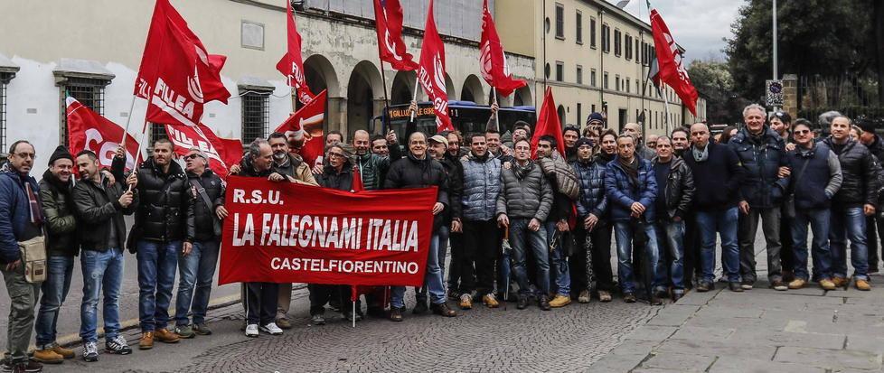 Crisi Falegnami, fumata grigia 
