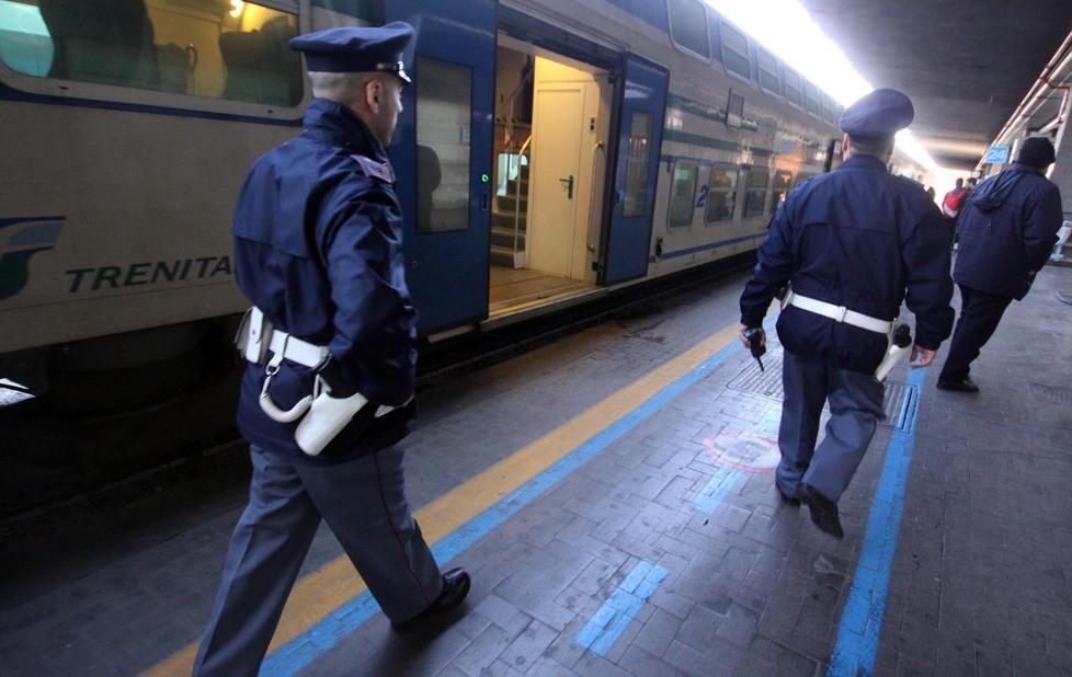 Ex legionario senza fissa dimora assale passanti per una sigaretta 