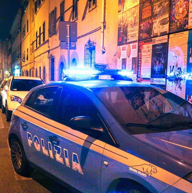 Inseguimento contromano in città 