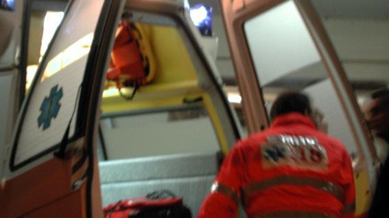 Prende fuoco davanti al camino