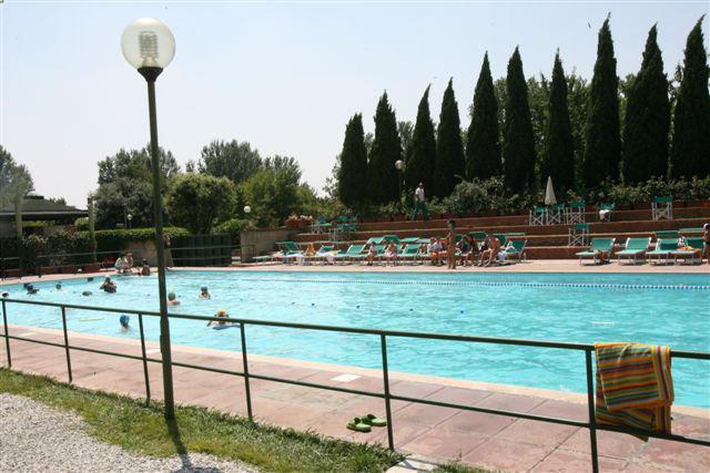 La piscina di Uliveto in una foto d'archivio