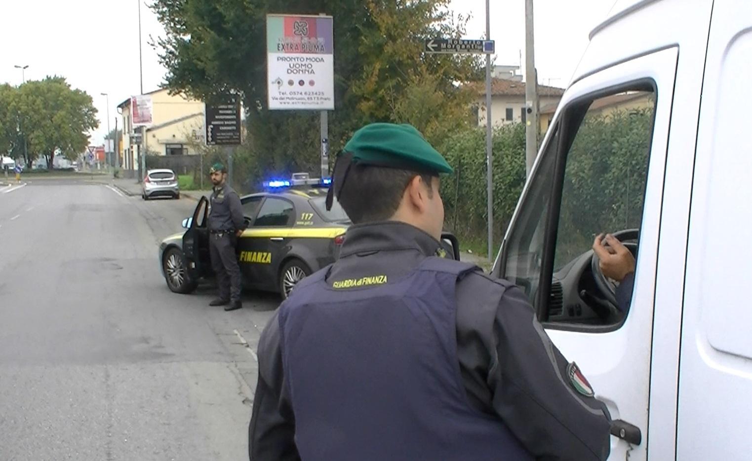 Un posto di controllo della Guardia di Finanza