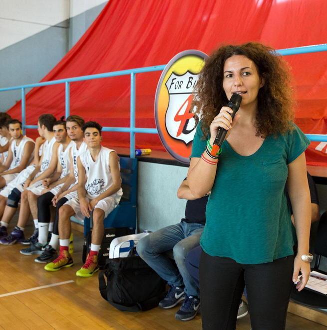 L'assessore al turismo Alessandra De Paola a una manifestazione sportiva
