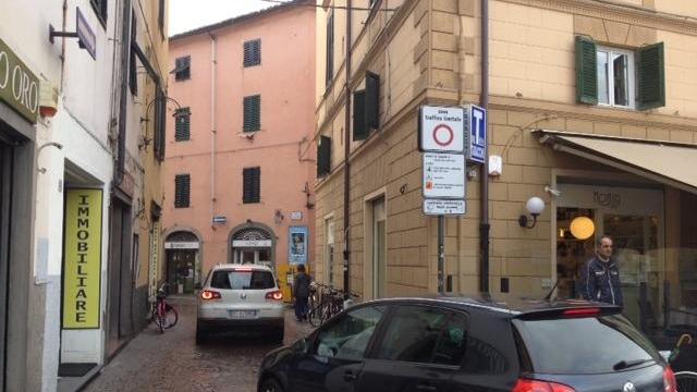 Ztl, ritirati 25 pass a ex politici e amministratori