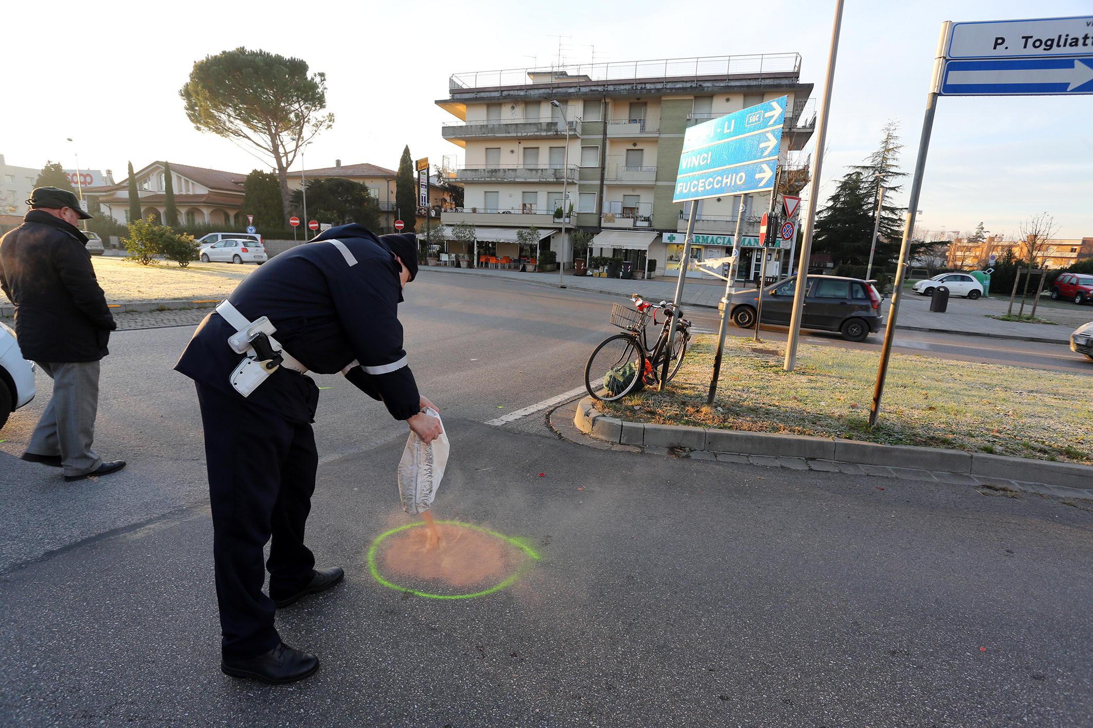 I rilievi della polizia municipale su un incidente (foto d'archivio)