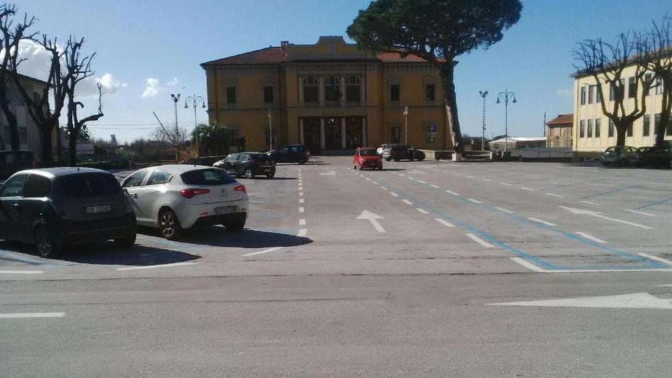 Parcheggi a pagamento di fronte al Comune di Pietrasanta