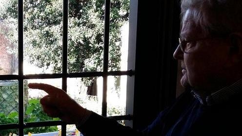 Strada assediata dai ladri: «Siamo prigionieri in casa»