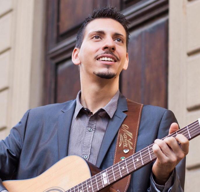 Andrea Valeri torna a suonare nel “suo” liceo