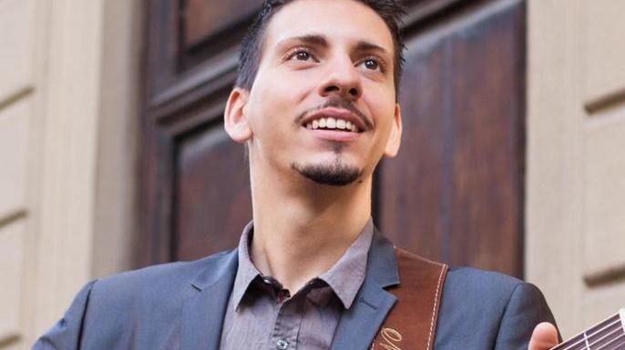 Andrea Valeri torna a suonare nel “suo” liceo