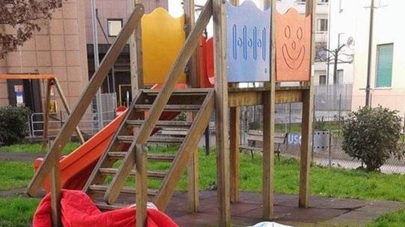 Nel degrado i giochi dei bambini