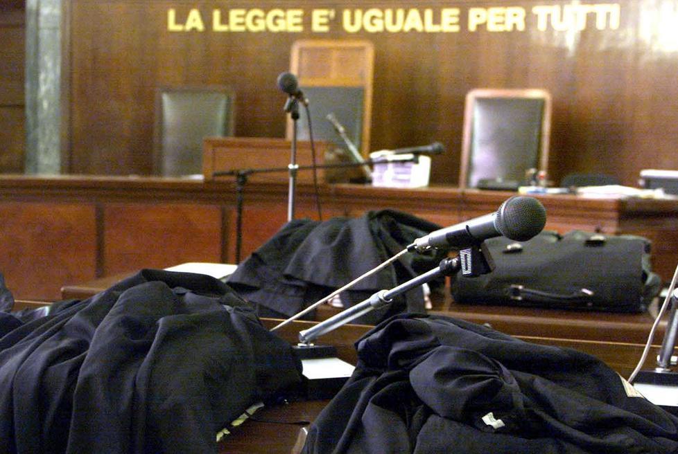 Ruba auto solo per farci un giro condannato a 8 mesi per furto