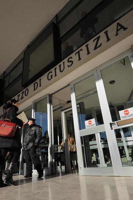 «Hanno falsificato gli ordini di servizio dei metronotte» 