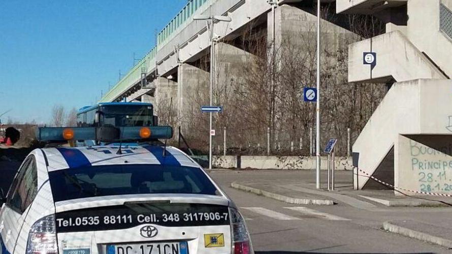 Precipita grondaia dalla stazione dei treni